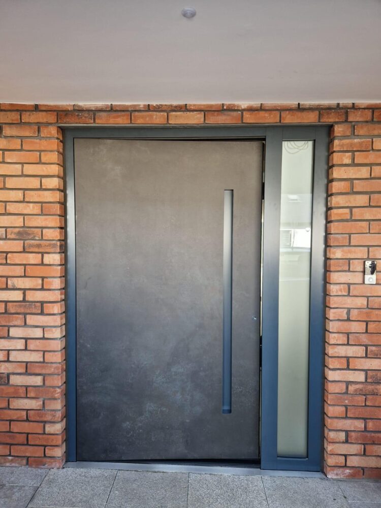 RK Pivot Door - Ceramic (26)